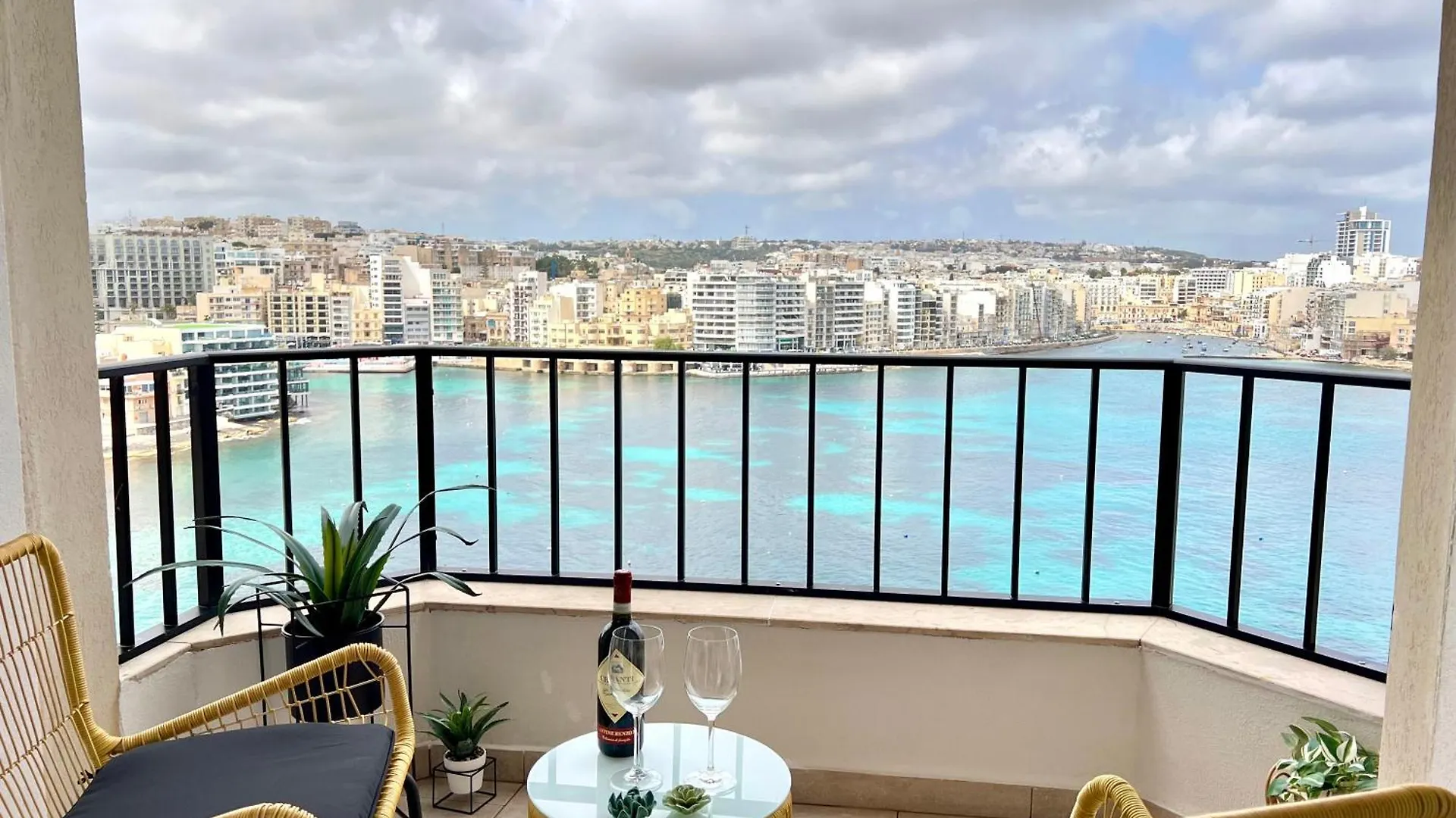Prime Location 3Br Apartment With Stunning View By Arcobnb Sliema